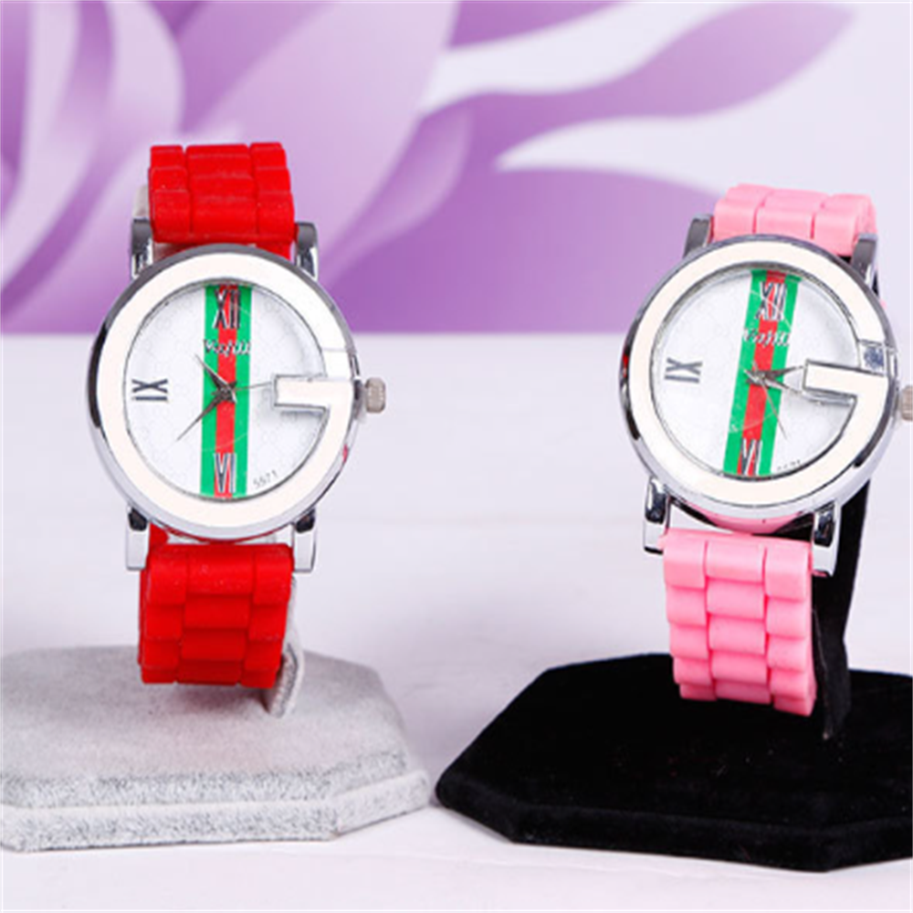 C-Shaped Watch Display Elegant - Jewelry And Watches Exhibition ulasan dan harga