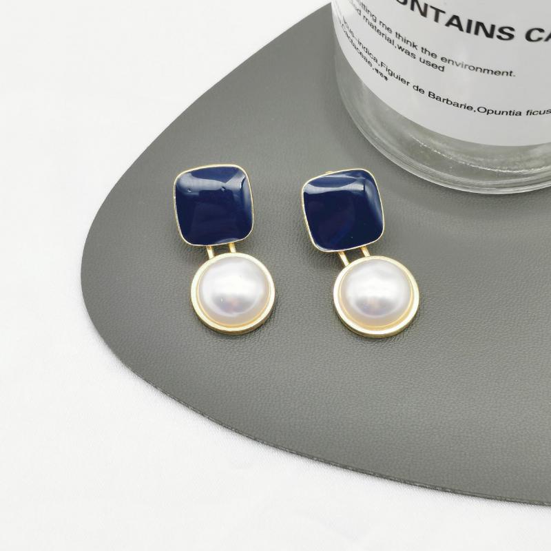 925 Silver Needle Vintage Red  - Pearl Stud Earrings ulasan dan harga