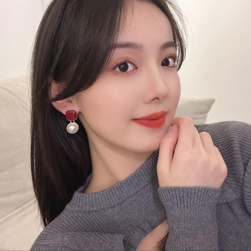 925 Silver Needle Vintage Red  - Pearl Stud Earrings ulasan dan harga